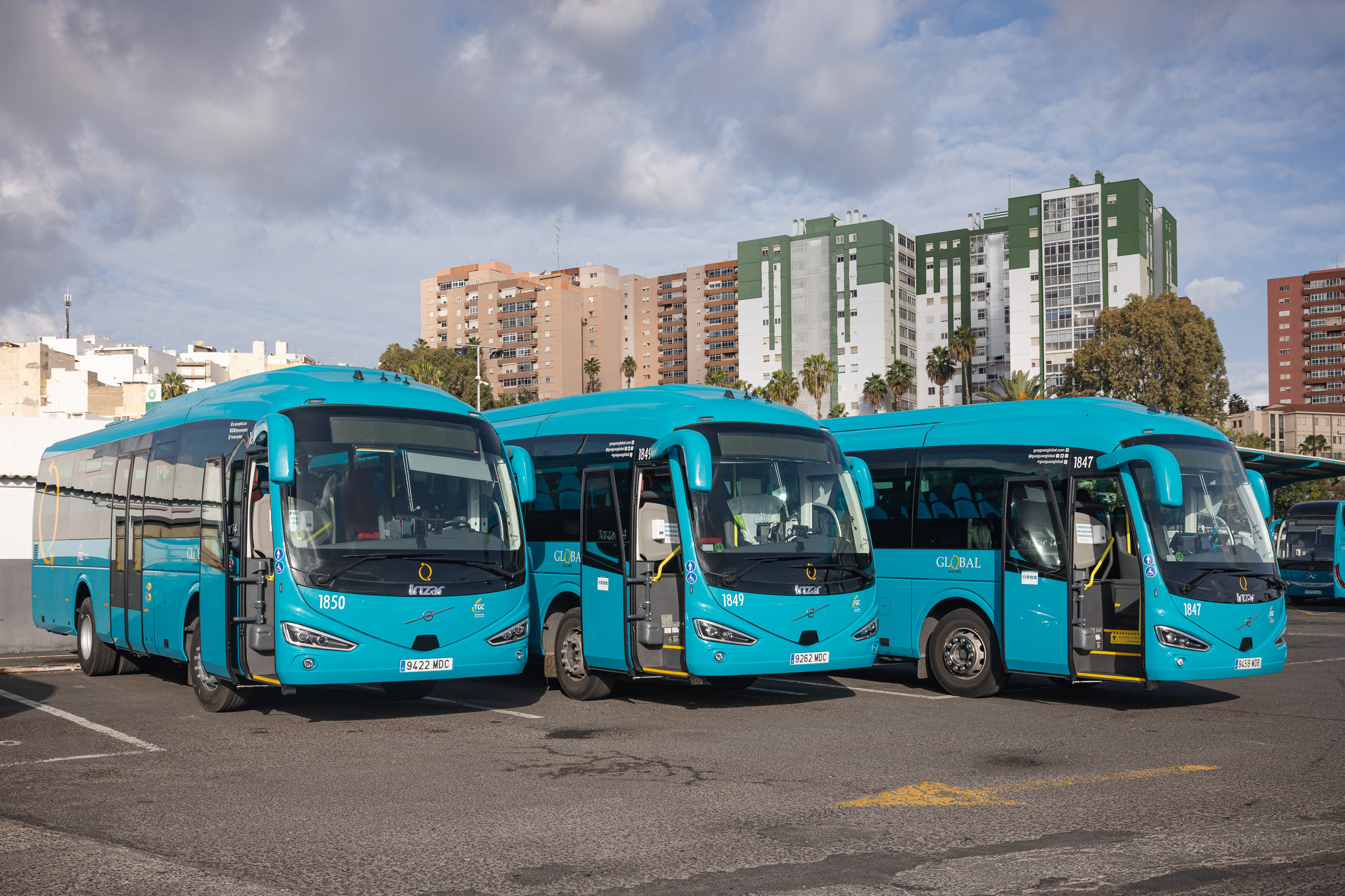 Global Suma A Su Flota Siete Autobuses Volvo Con Carrocer A Irizar