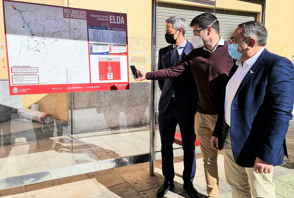 El transporte urbano de elda instala un codigo qr en las paradas