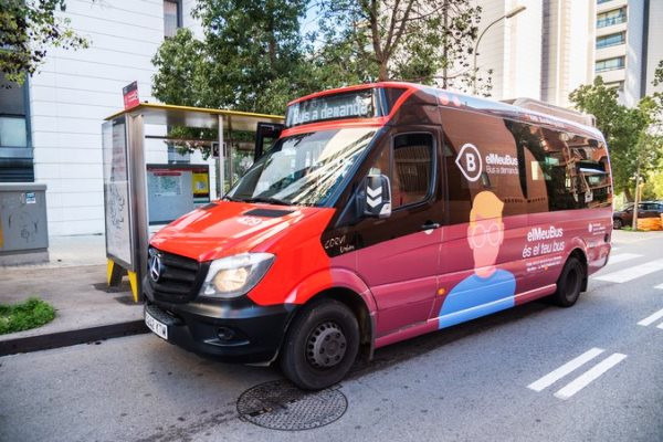 El bus a demanda de TMB a Montbau y Vall d'Hebron recibe más usuarios en su primer mes