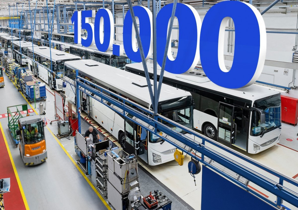 Iveco bus celebra la produccion de 150000 autobuses en la planta de vysoke myto