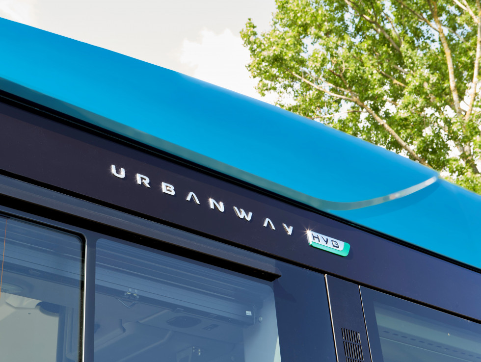 Iveco bus presenta el urbanway hybrid en eumo 2022