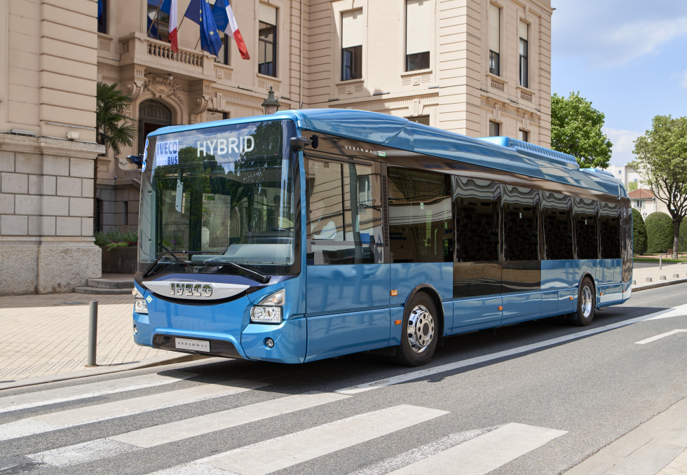 Iveco bus presenta su nueva generacion de autobuses hibridos