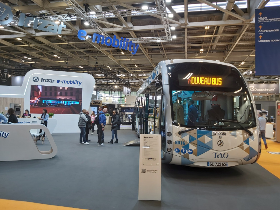 Irizar  e mobility expone el irizar ie tram de 12 metros en paris