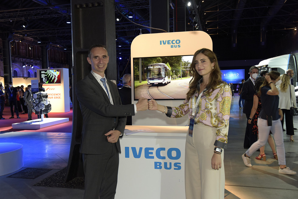 Iveco bus y via firman un memorando de entendimiento para explorar una futura colaboracion