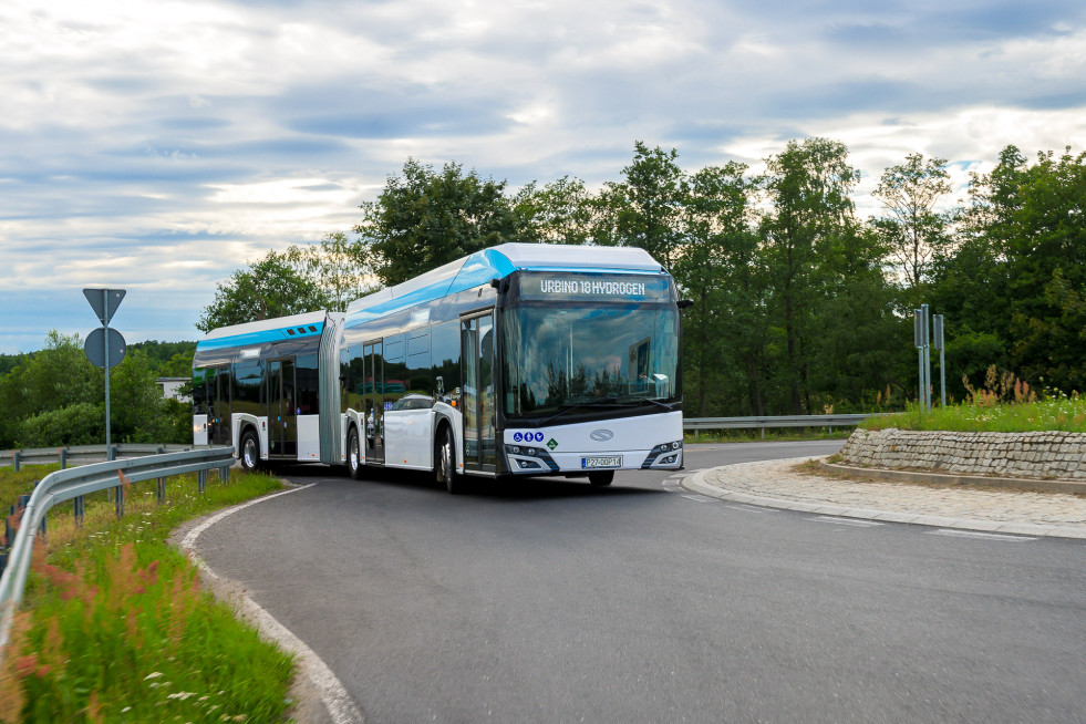 Solaris lanza la version articulada del urbino de hidrogeno