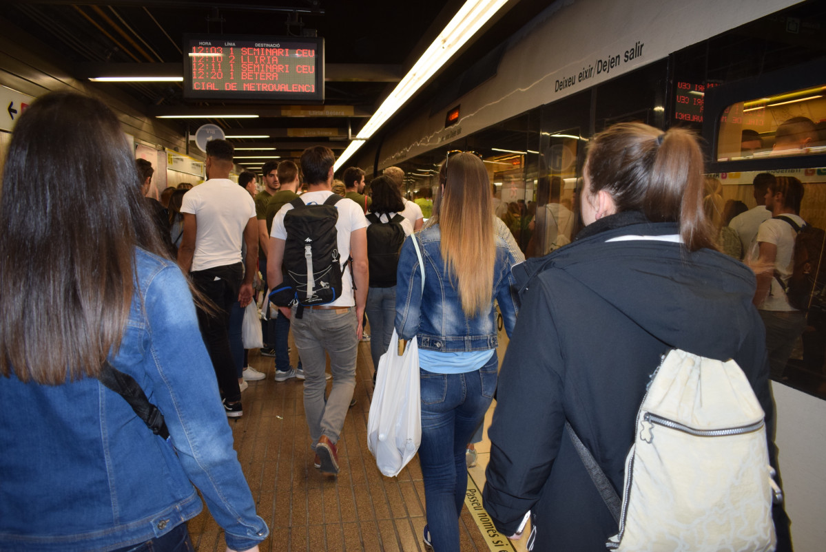 La generalitat valenciana entrega 235000 abonos jovenes en dos meses