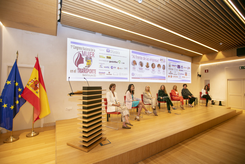 El primer congreso de la mujer en el transporte aborda el papel de la mujer en el sector