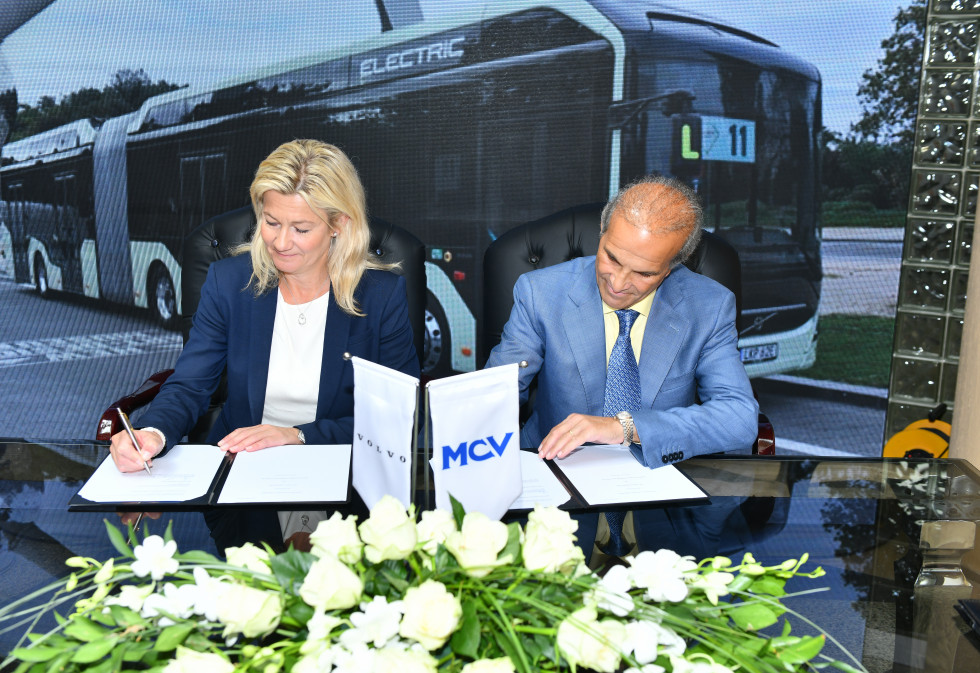 Volvo buses firma un acuerdo con mcv para fabricar carrocerias de autobuses urbanos e interurbanos