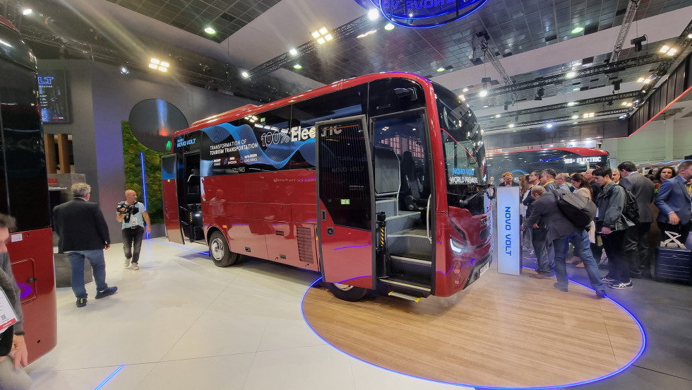 Anadolu isuzu presenta el midibus electrico discrecional novo volt