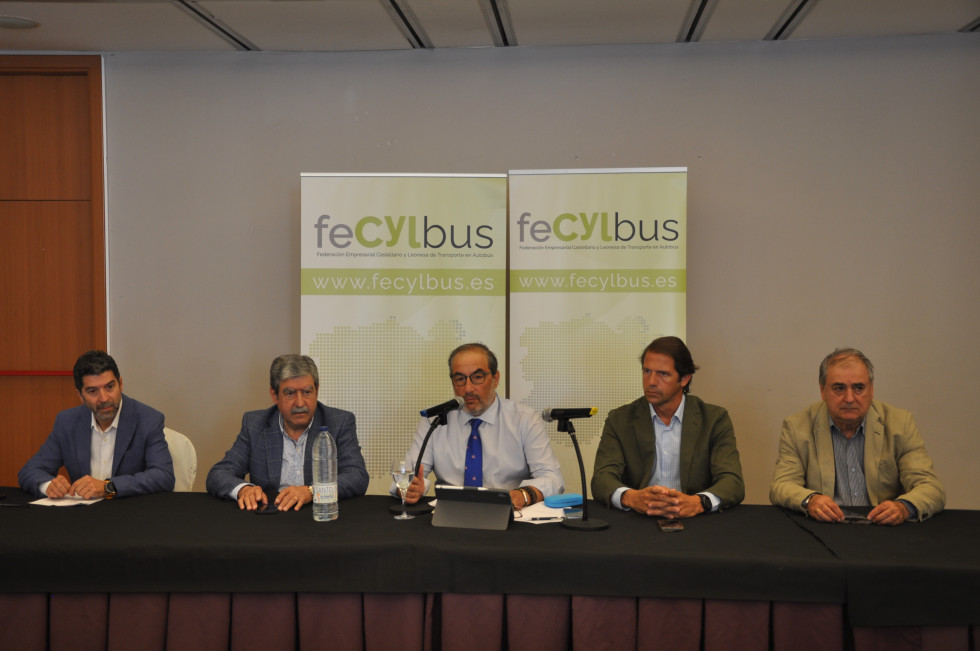 Fecylbus muestra su indignación por los silencios de la consejeria de educacion de castilla y leon