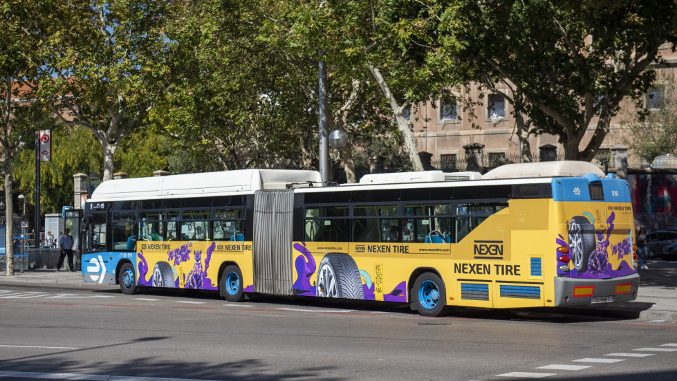 Grupo soledad y nexen transforman los autobuses en obras de arte