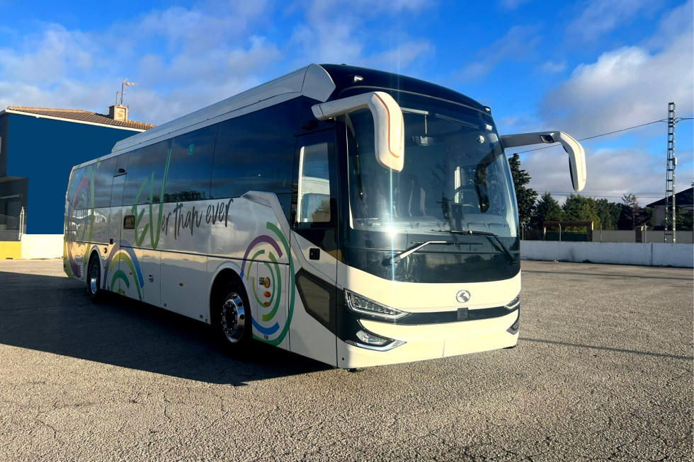 El autocar electrico de king long aterriza en espana