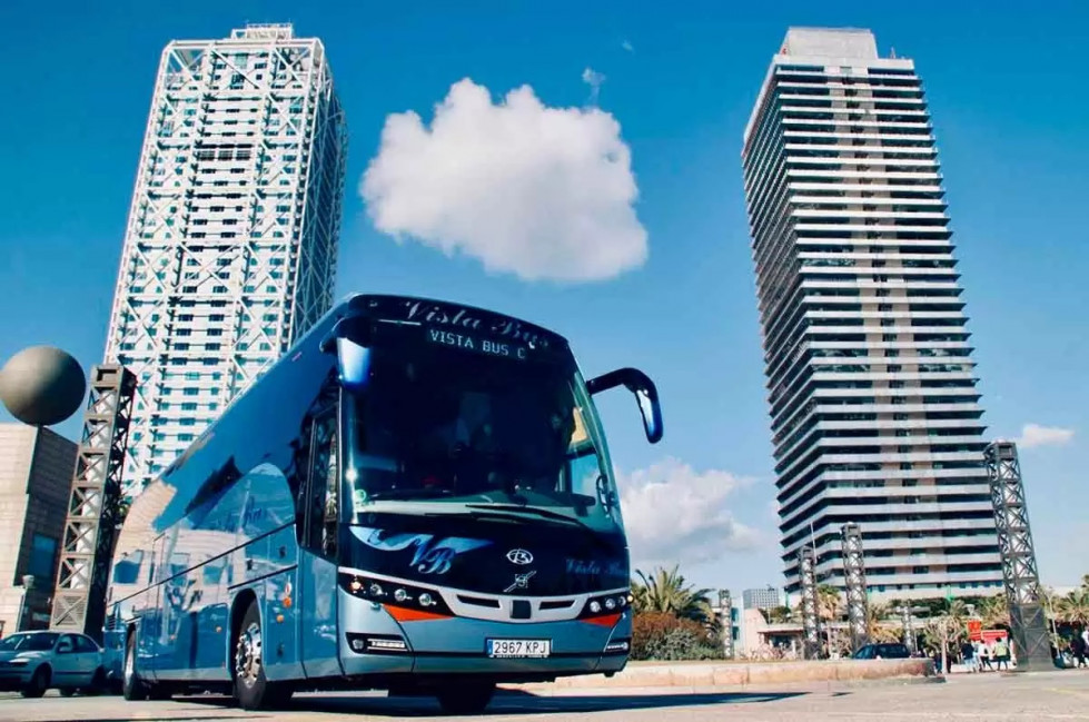 El autobus es un eslabon clave en la industria turistica