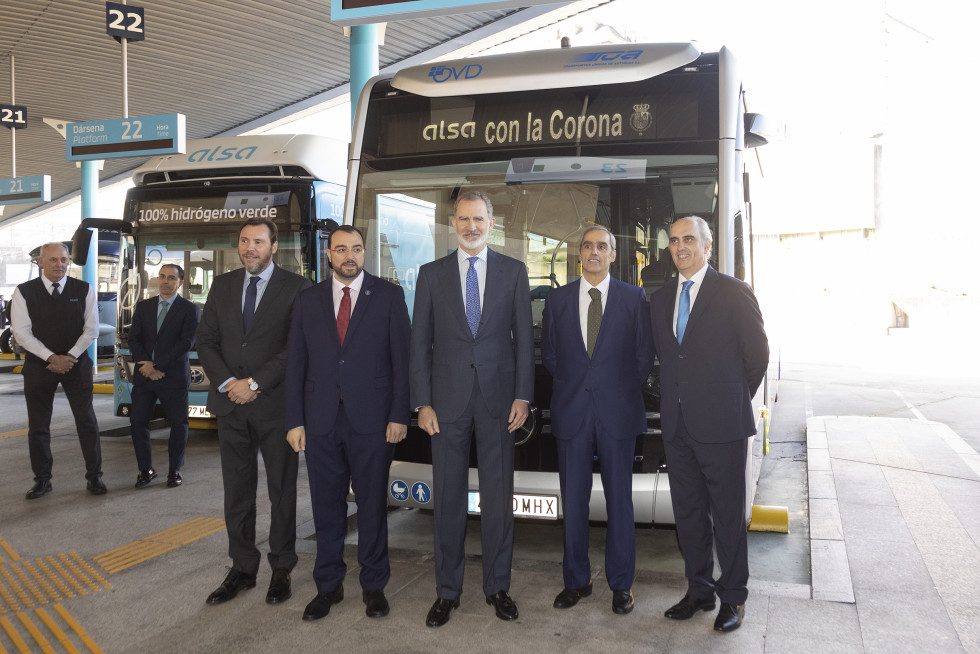 El rey clausura el centenario de alsa visitando la estacion de oviedo