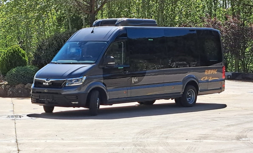 Man lanza un nuevo microbus de la mano de beulas