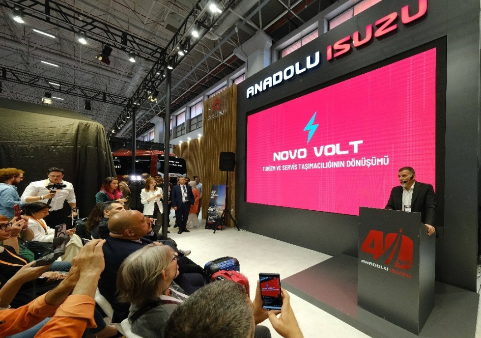 Anadolu isuzu lanza el modelo novo volt en busworld turquía