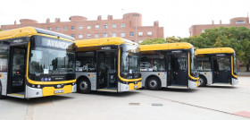 El amb de barcelona presenta 21 nuevos autobuses electricos