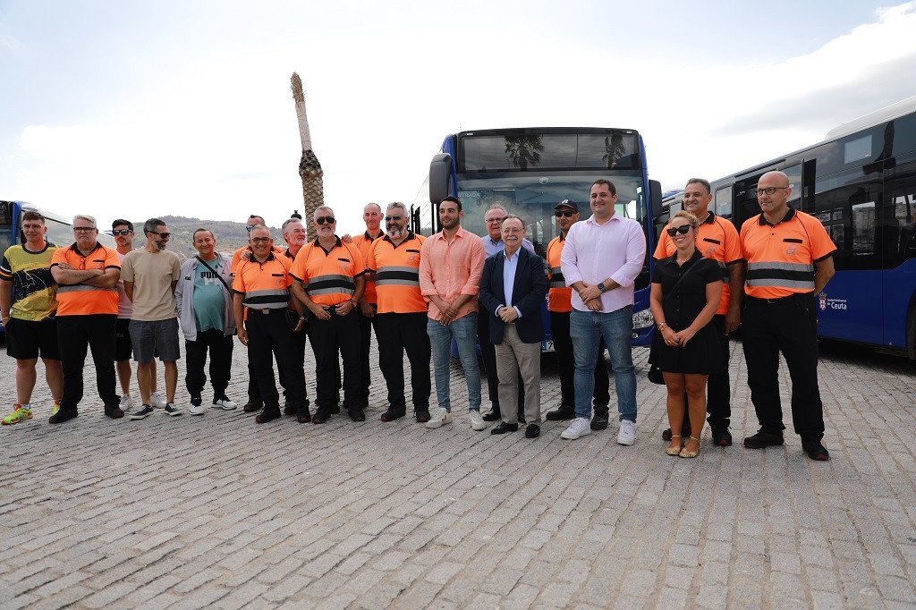 Ceuta presenta 14 autobuses hibridos de mercedes benz