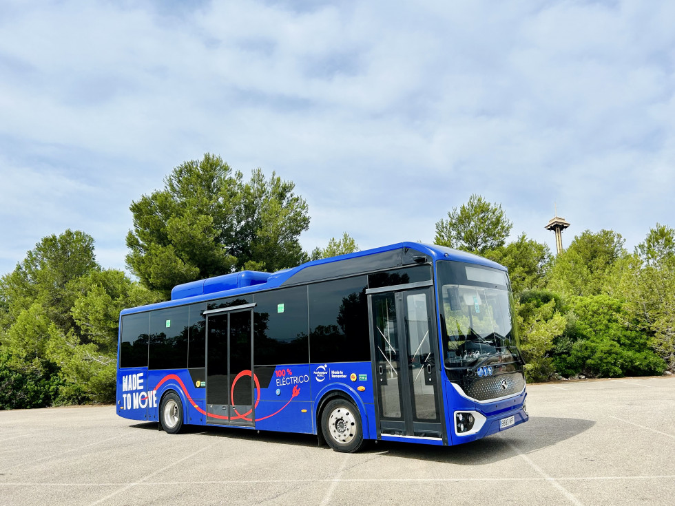 Portaventura world estrena un autobus electrico de king long