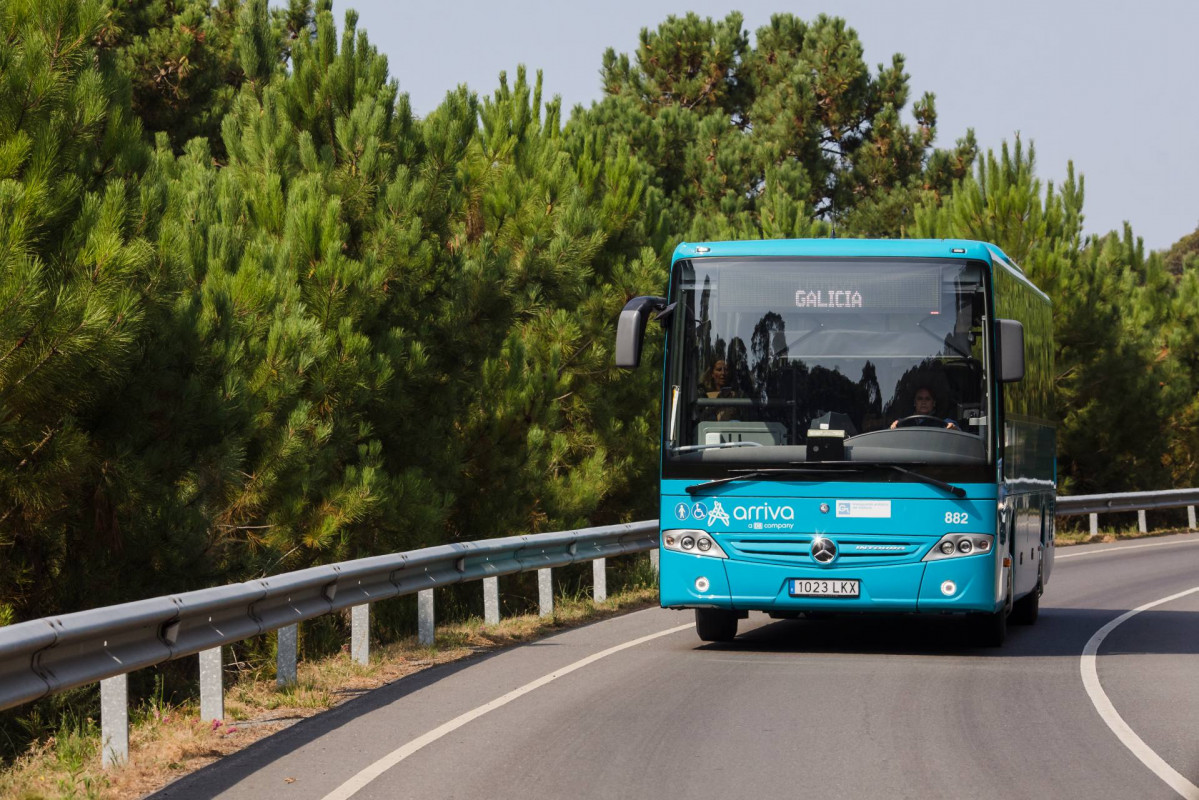 Galicia refuerza siete servicios de autobus entre a coruna oleiros y sada