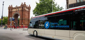 Tmb licita los primeros vehiculos electricos para el bus de barri y barcelona bus turistic