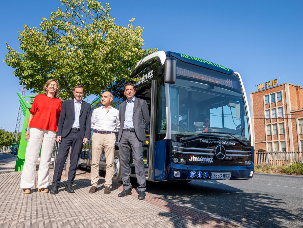 Jimenez presenta el primer autobus electrico del transporte de la rioja