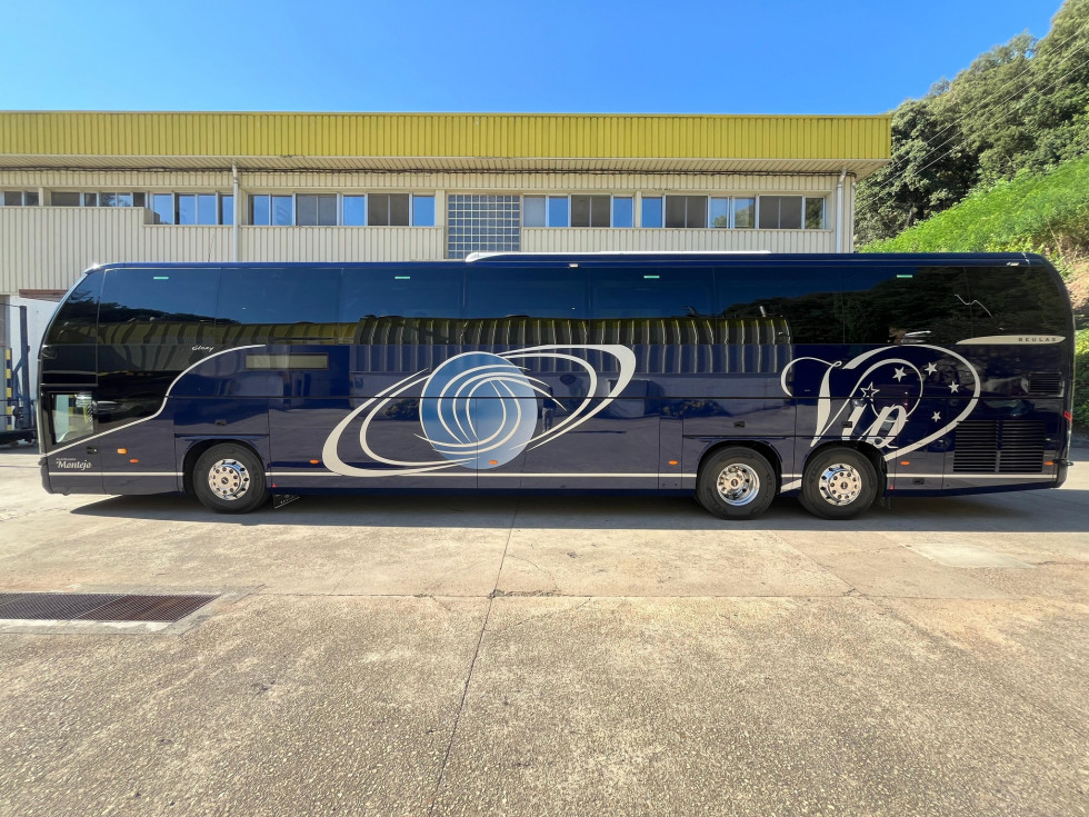 Autobuses montejo apuesta por un autocar de man y beulas