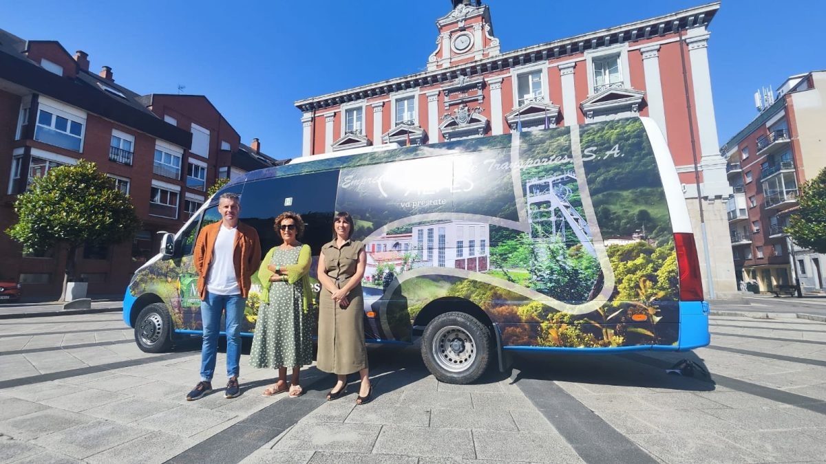 Mieres estrena un autobus turistico