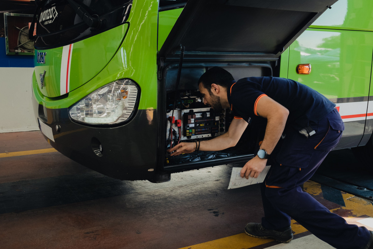 Mas del 80 de los autobuses madrilenos aprueban la itv en su primera inspeccion