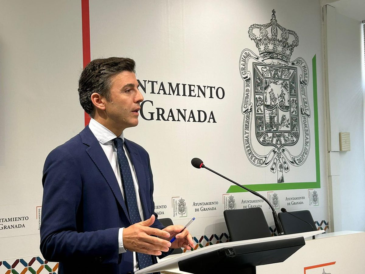 Granada refuerza la flota de microbuses al albaicin