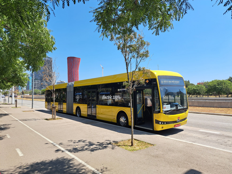 Tmb finaliza las pruebas del autobus articulado electrico de byd