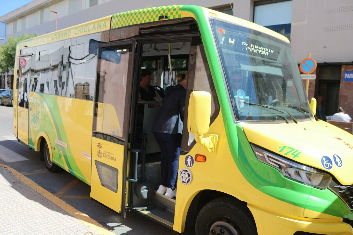 Casi 350000 personas usaron el autobus urbano de chiclana en julio y agosto