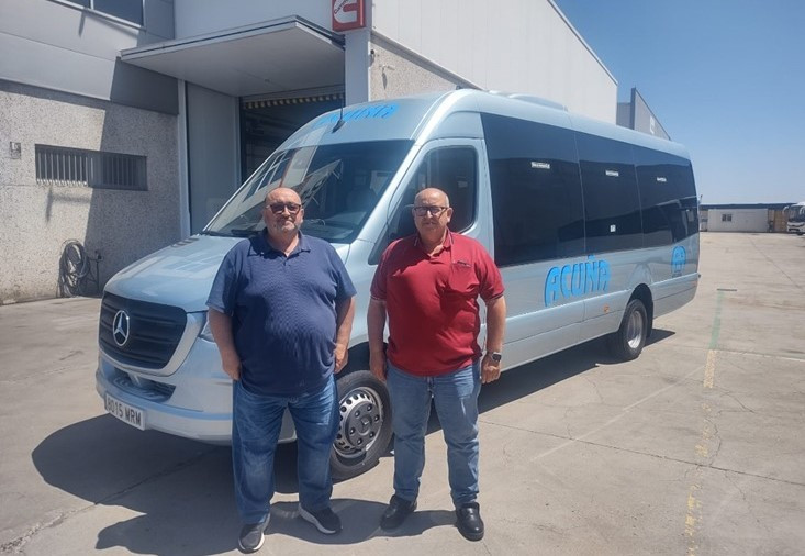 Autocares acuna recibe un tourline de manos de gbister