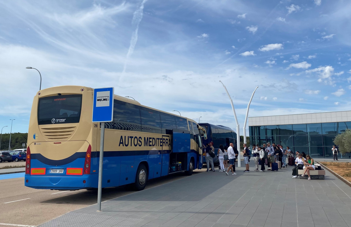 El autobus al aeropuerto de castellon mantiene la conexion con valencia hasta octubre