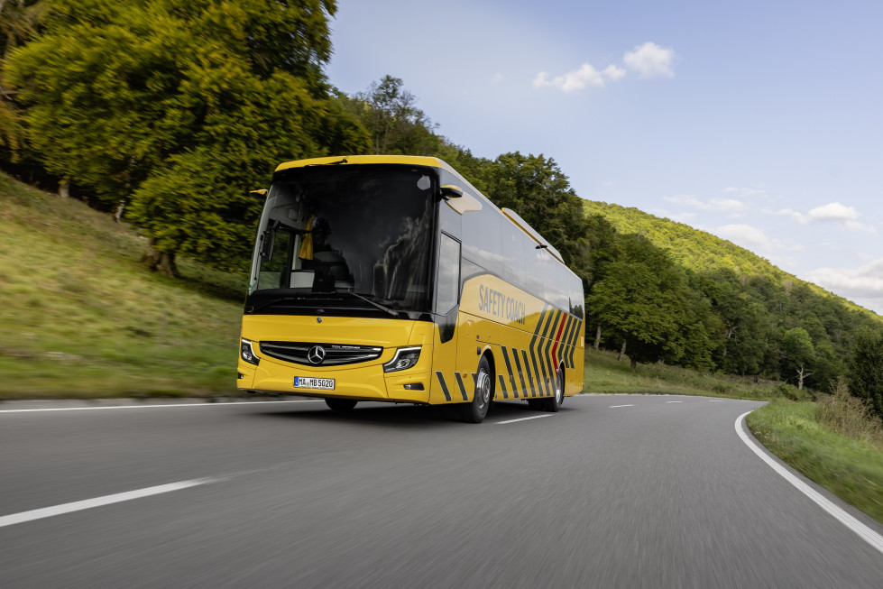 Daimler buses apuesta por la seguridad en la iaa de hannover