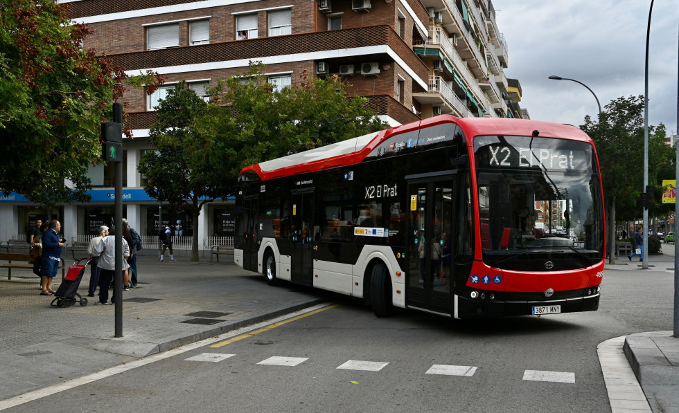 Tmb estrena una linea expres entre el prat y barcelona