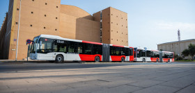 Surbus incorpora dos nuevos autobuses hibridos articulados