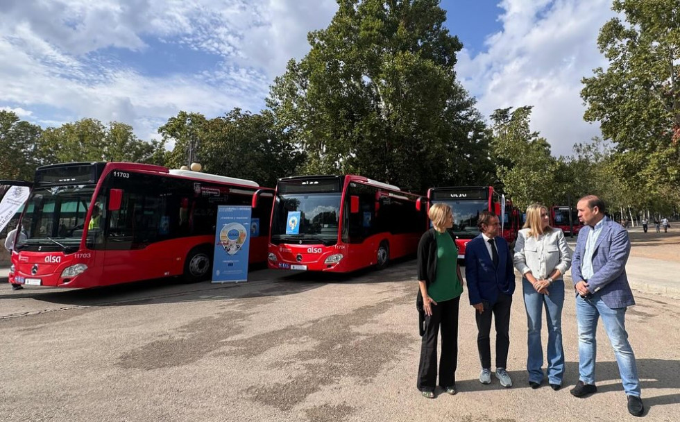 Granada suma a su flota urbana seis autobuses hibridos de mercedes benz