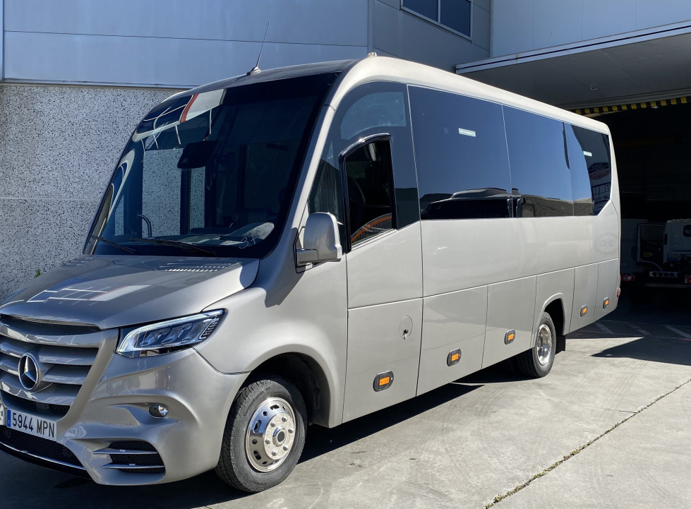 Autocares comas recibe un microbus sprinter icaro de tekaydinlar