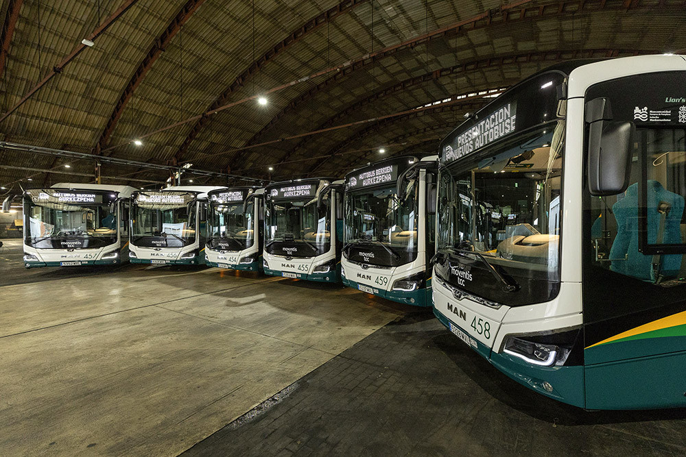 El tuc de pamplona estrena seis autobuses hibridos de man