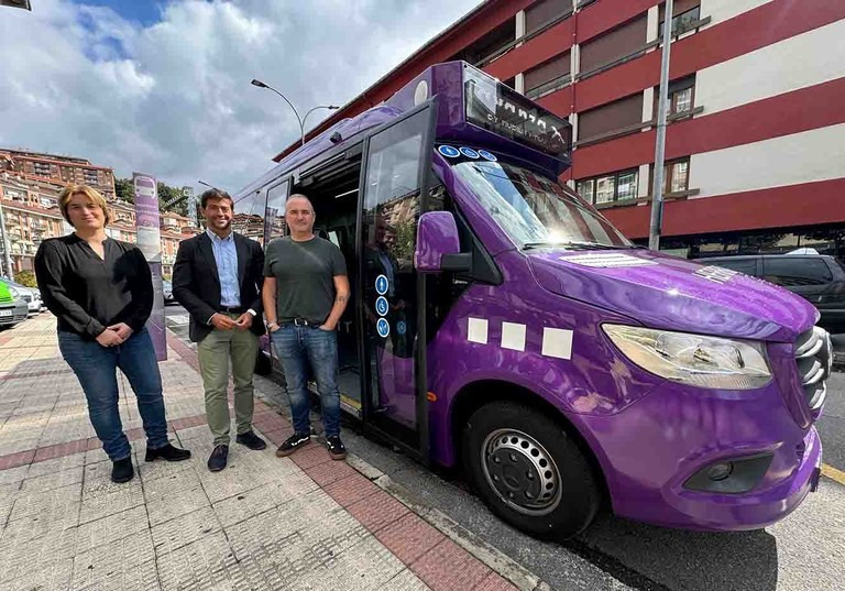 Herribusa incorpora un nuevo microbus de mercedes benz