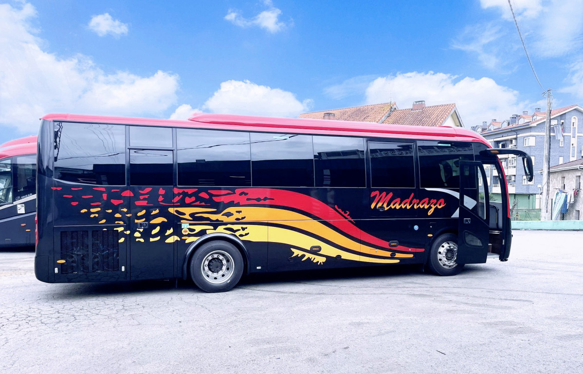 Autobuses madrazo adquiere un king long c10