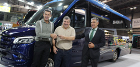 Torres estrena un microbus shaula entregado por car bus net