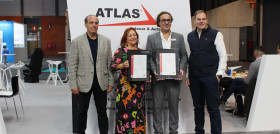 Atlas bus recibe las acreditaciones iso 9001 y 14001