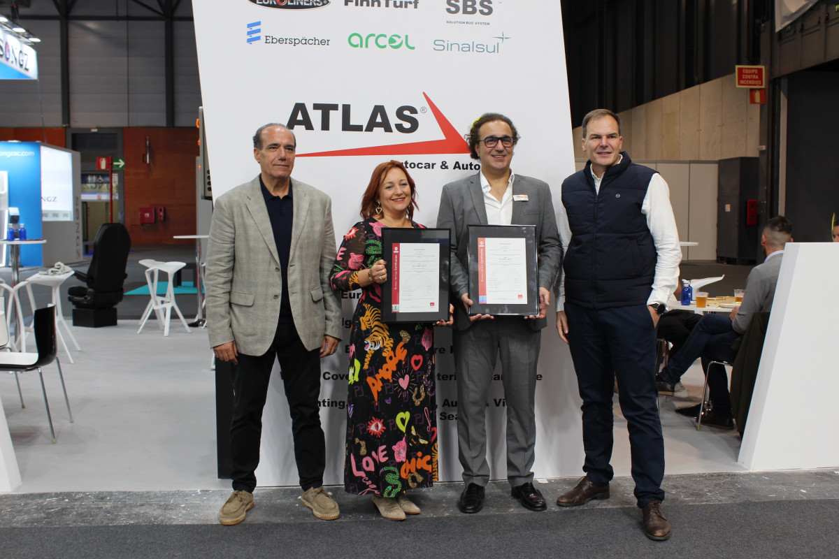 Atlas bus recibe las acreditaciones iso 9001 y 14001