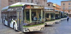 Auesa presenta seis nuevos autobuses electricos de solaris