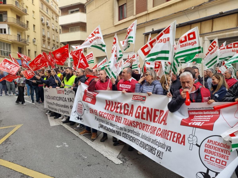 Los sindicatos suspenden la huelga del lunes por solidaridad con los afectados de la dana