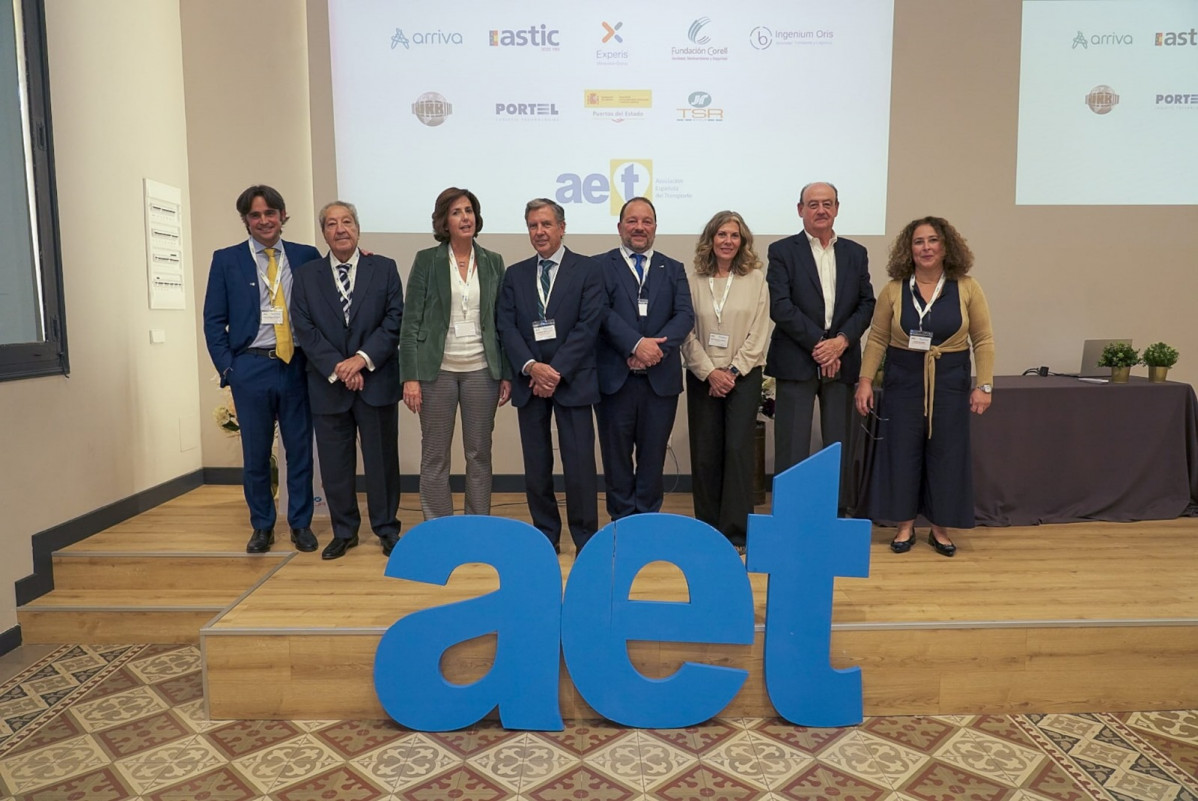 La aet entrego las medallas al merito en el transporte