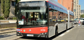 Tmb pone en servicio los dos primeros autobuses articulados de hidrogeno de espana