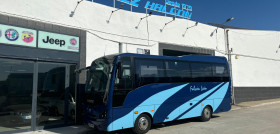 Falcon leon amplia su flota con un nuevo midibus isuzu turquoise